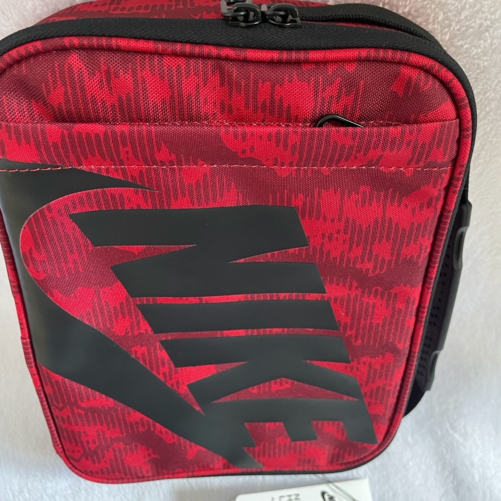 Nike Hard Shell w Fabric Lunch Box, 2 Pockets Rubber handle w Clip Insulated Red - Picture 3 of 8